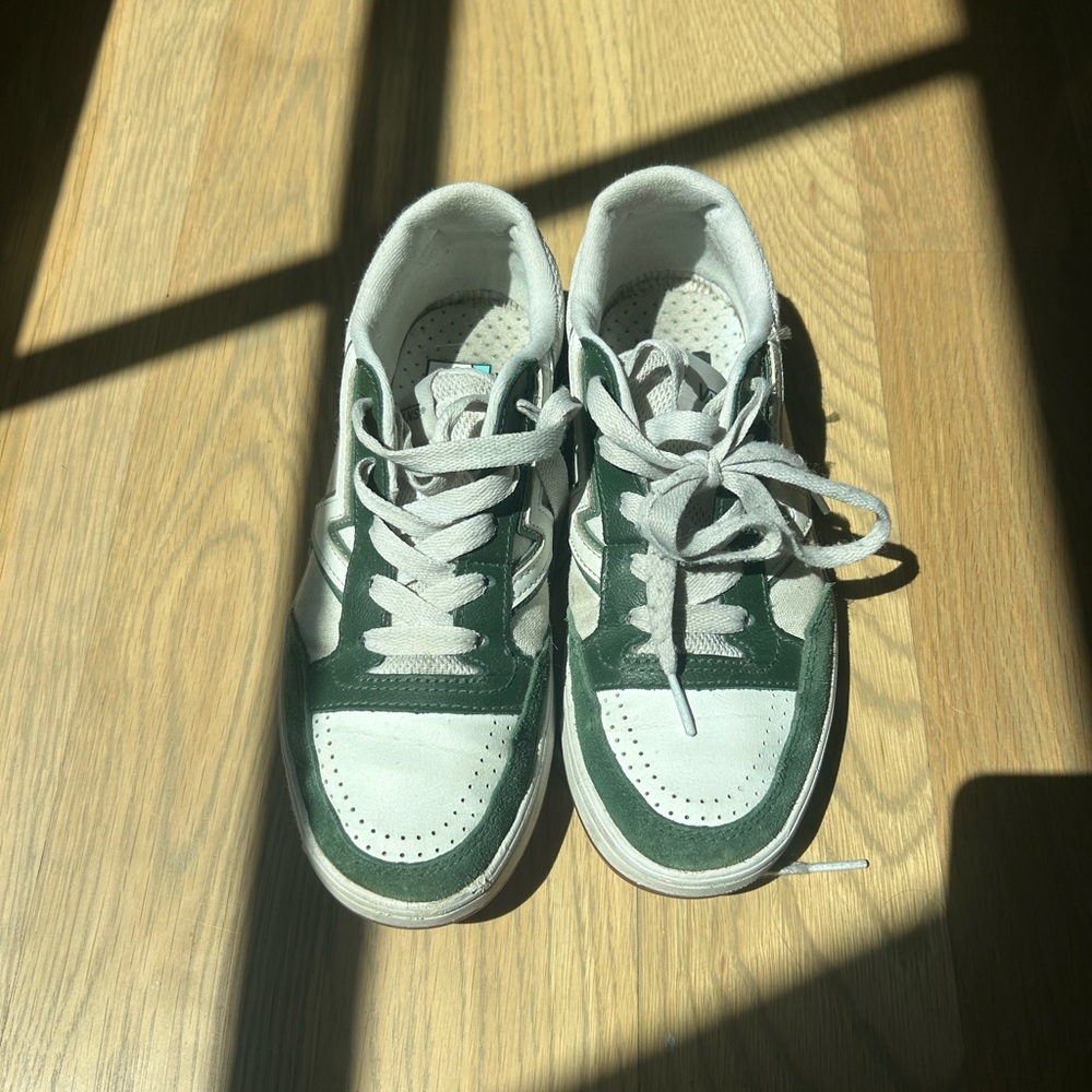 Women’s Forest Green Vans Sneaker -lightly worn - super comfortable